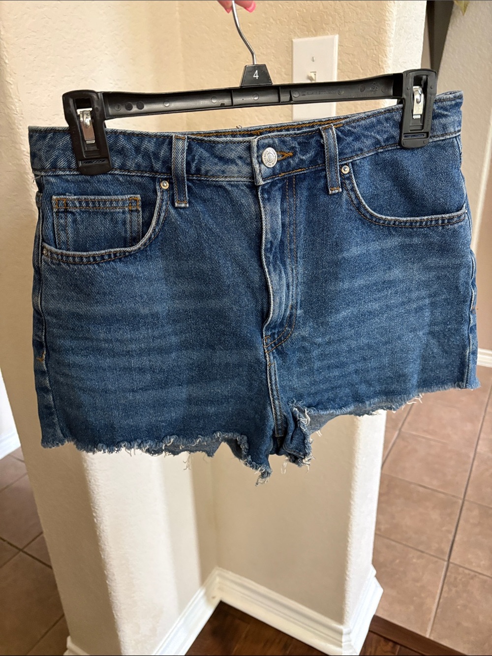 Forever 21 high waisted medium wash raw hem line denim cut off shorts size 27